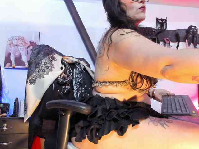 samanthaa-curvy webcam