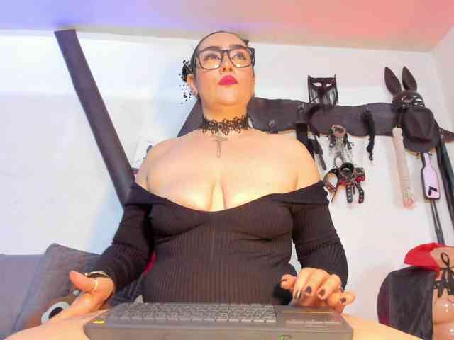 samanthaa-curvy webcam