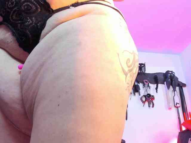 samanthaa-curvy webcam