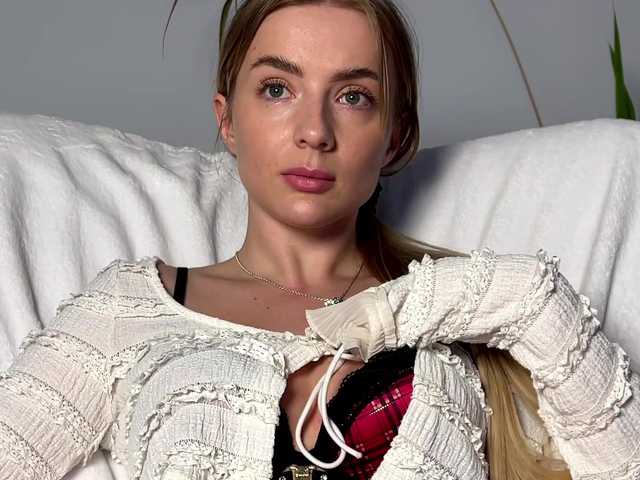 BarbieSize's BongaCams show and profile