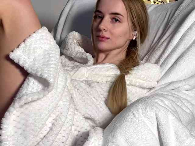 BarbieSize Live Webcam on BongaCams