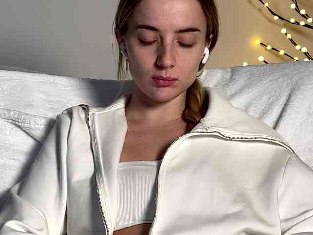 BarbieSize Live Webcam on BongaCams