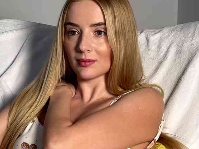 BarbieSize Live Webcam on BongaCams