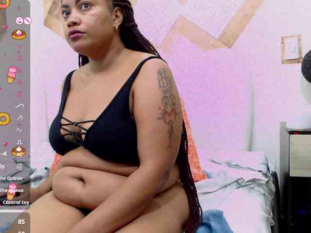 DaphneeGlow1 webcam