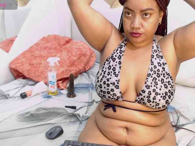 DaphneeGlow1 webcam