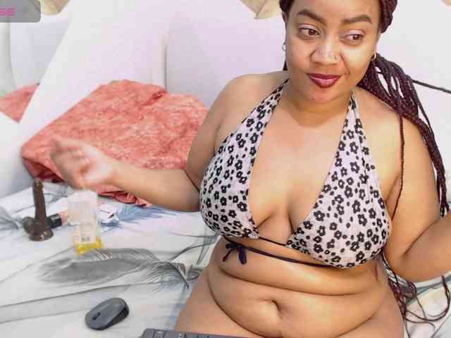DaphneeGlow1 webcam