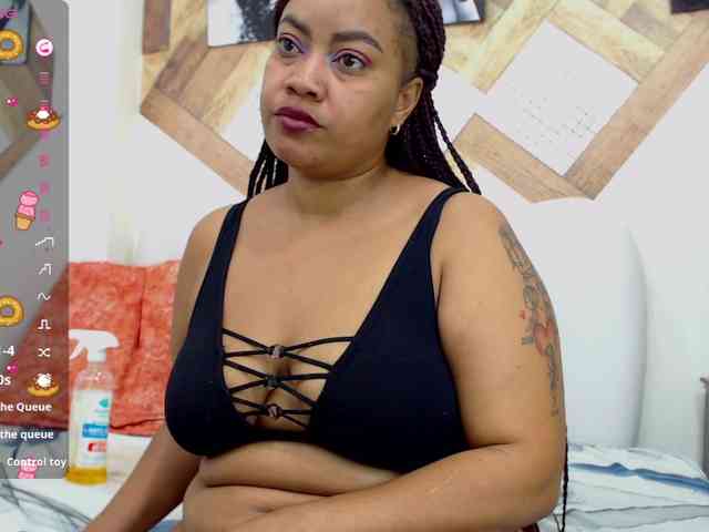 DaphneeGlow1 webcam