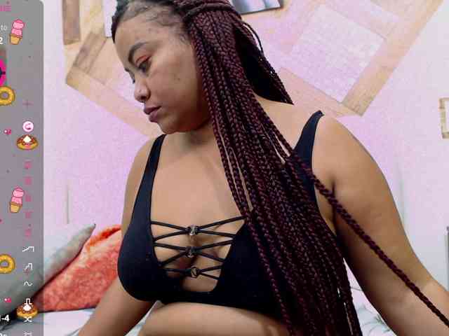 DaphneeGlow1 webcam