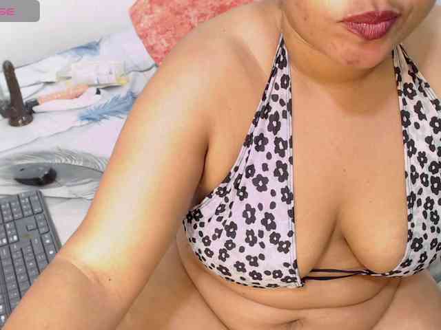DaphneeGlow1 webcam