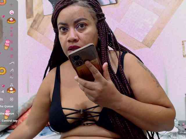 DaphneeGlow1 webcam