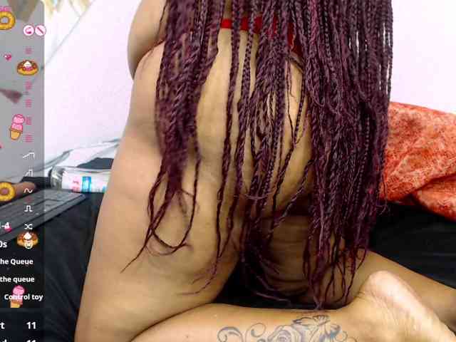 DaphneeGlow1 webcam