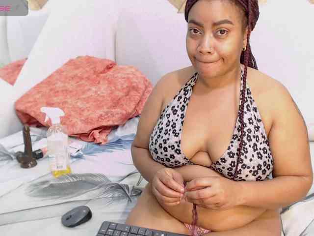 DaphneeGlow1 webcam