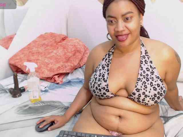 DaphneeGlow1 webcam