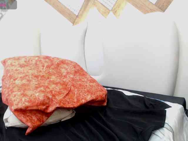 DaphneeGlow1 webcam
