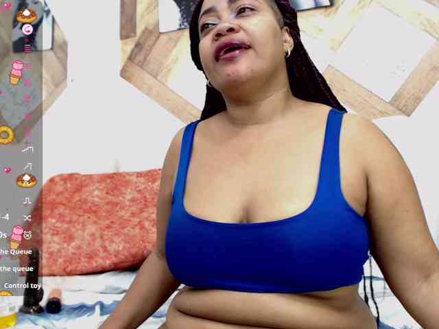 DaphneeGlow1 webcam