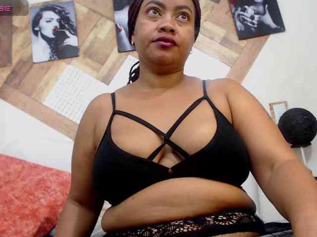 DaphneeGlow1 webcam