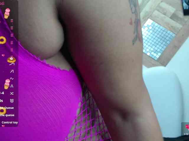 DaphneeGlow1 webcam