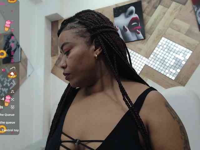 DaphneeGlow1 webcam