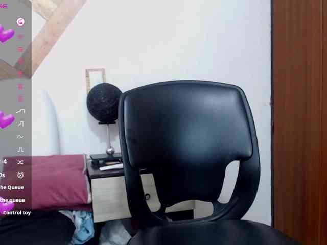 DaphneeGlow1 webcam