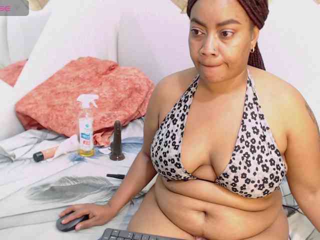 DaphneeGlow1 Live Webcam on BongaCams