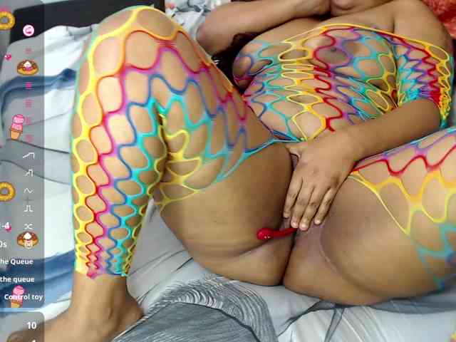 DaphneeGlow1 webcam