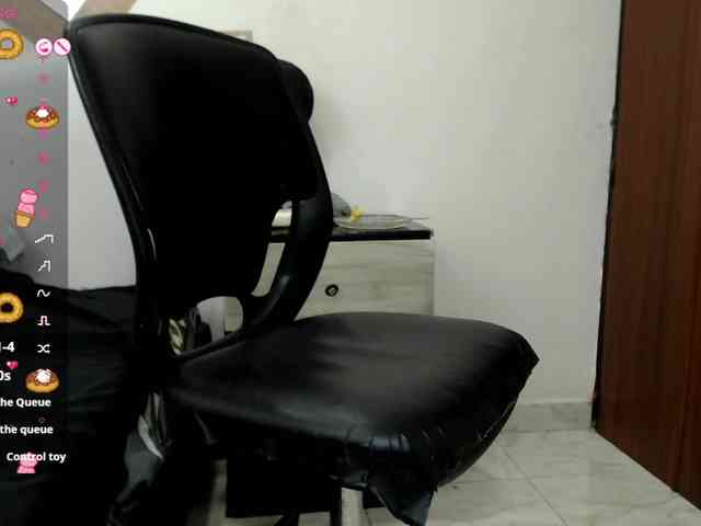 DaphneeGlow1 webcam
