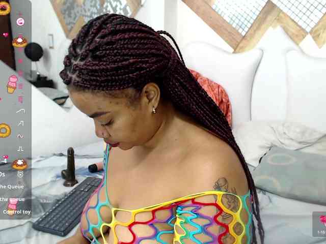 DaphneeGlow1 webcam