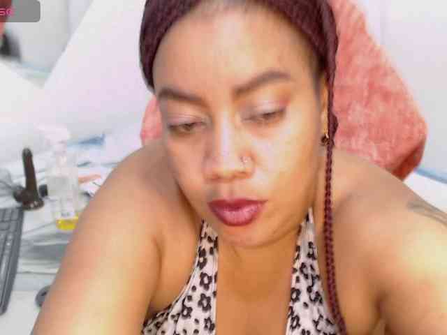DaphneeGlow1 webcam