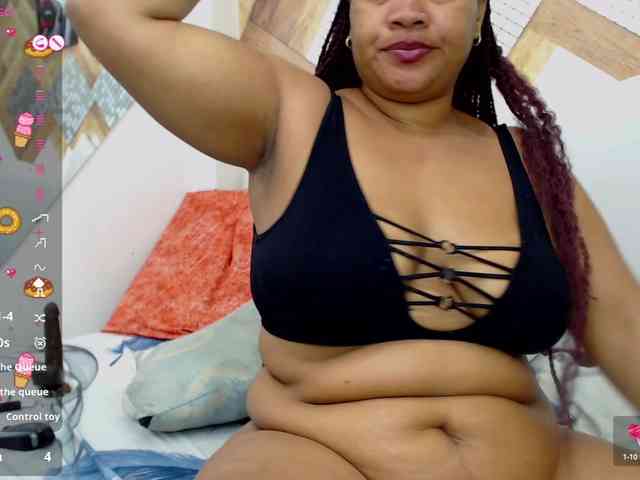 DaphneeGlow1 webcam
