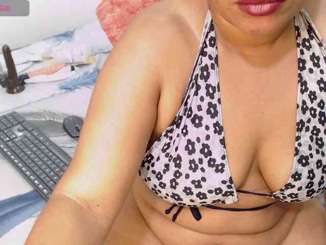 DaphneeGlow1 webcam