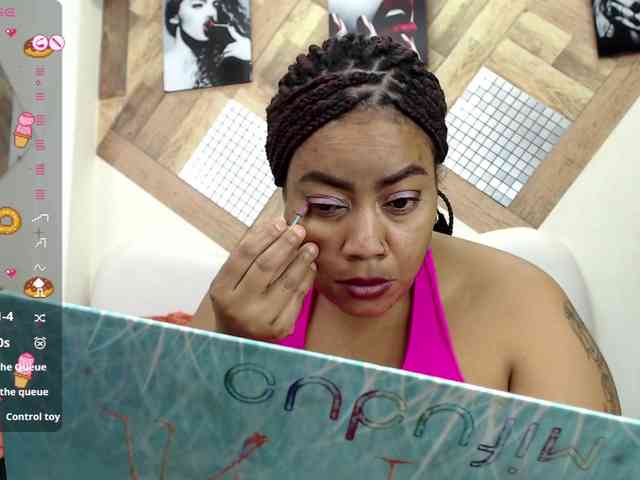 DaphneeGlow1 webcam