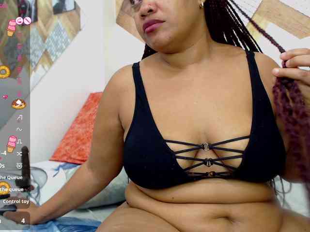 DaphneeGlow1 webcam