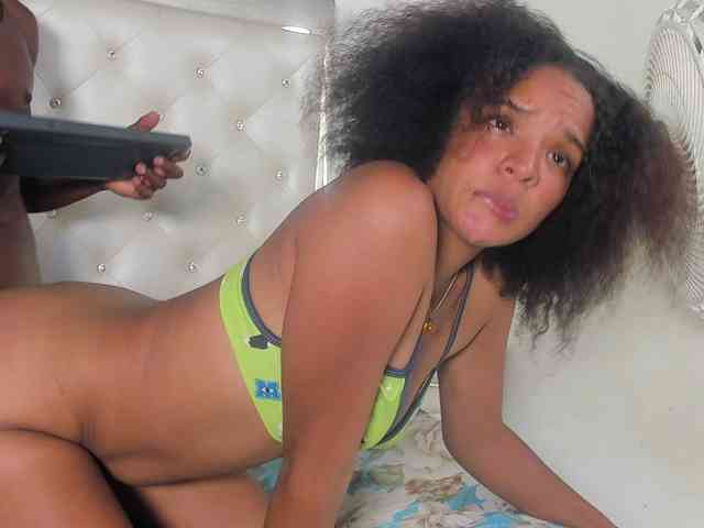 AfroditaAndCoddy webcam