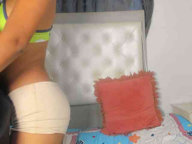 AfroditaAndCoddy webcam