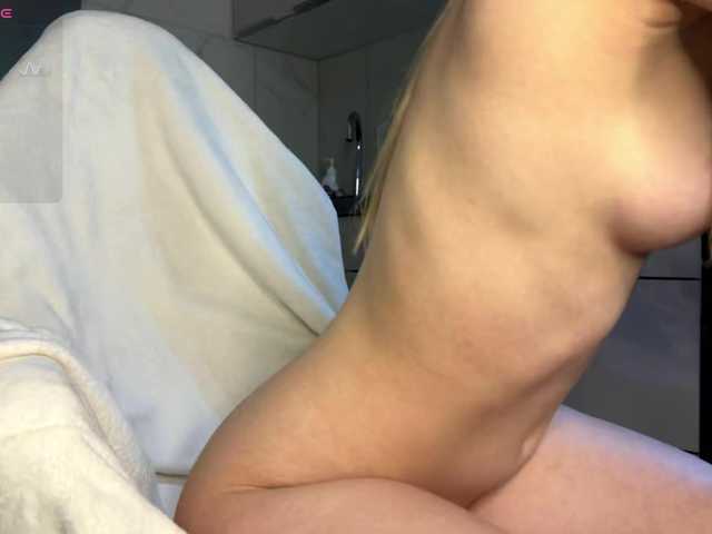 d0nt0uchmy4ss's BongaCams show and profile