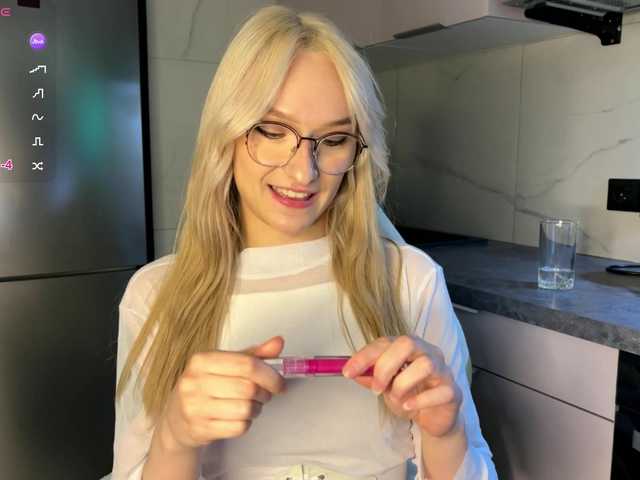 d0nt0uchmy4ss's BongaCams show and profile