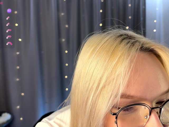 d0nt0uchmy4ss's BongaCams show and profile