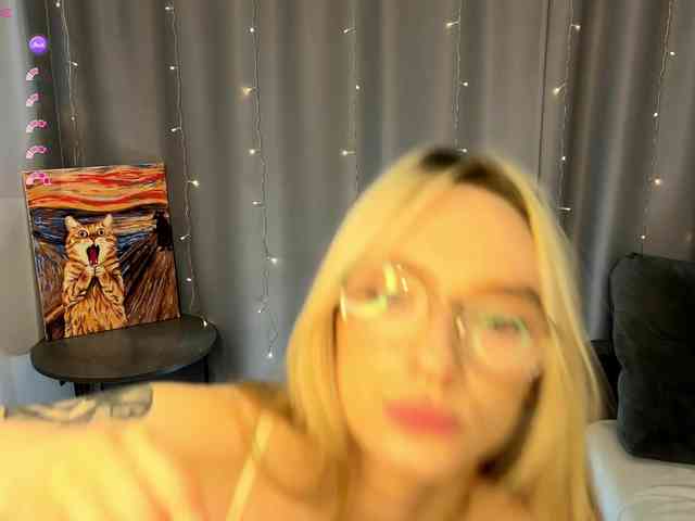 d0nt0uchmy4ss webcam