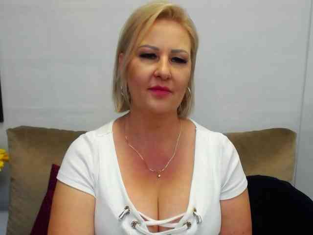 EmillyLove webcam