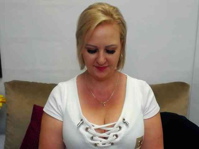 EmillyLove webcam