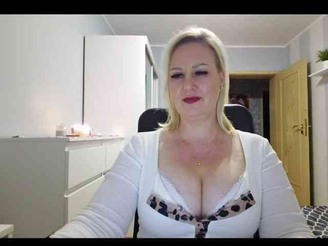 EmillyLove webcam