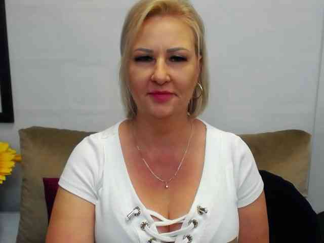 EmillyLove webcam