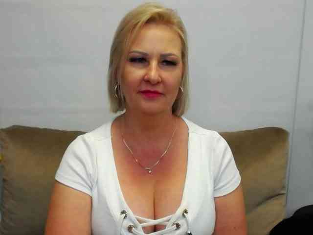 EmillyLove webcam