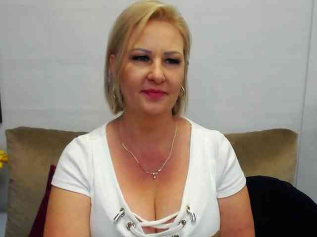 EmillyLove webcam