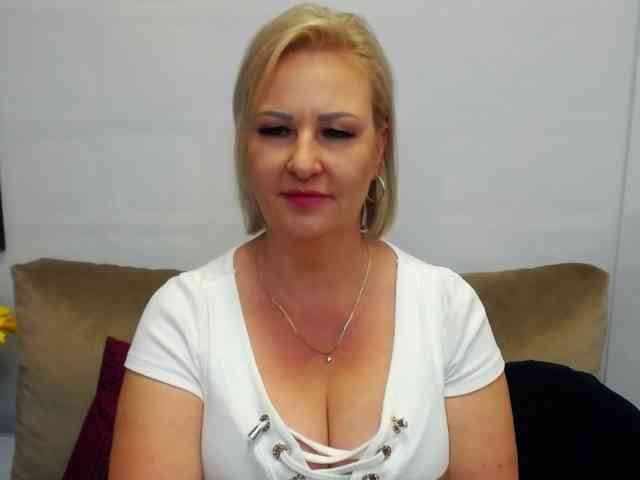 EmillyLove webcam