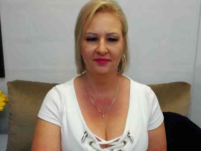 EmillyLove webcam