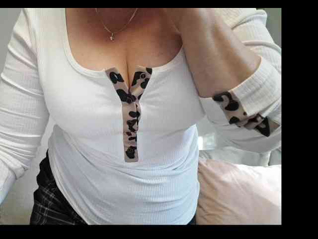 EmillyLove webcam