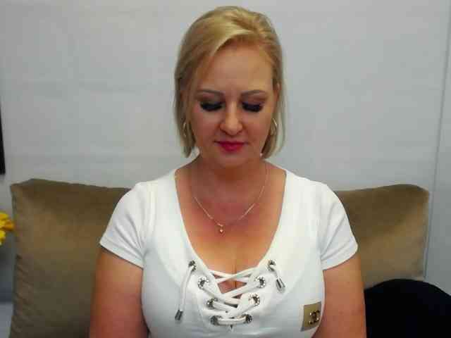EmillyLove webcam