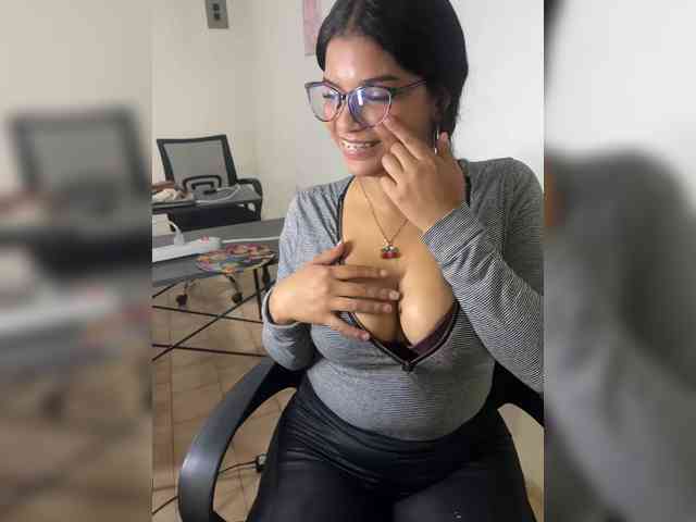 Naym1901 webcam