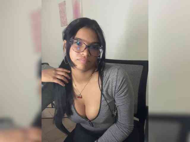 Naym1901 webcam